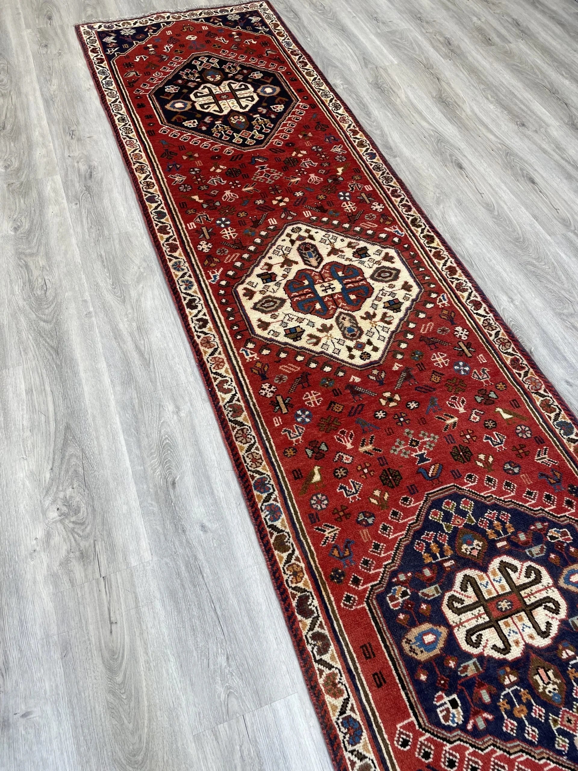 Shiraz Wool Runner Rug (2'5" x 9'8")