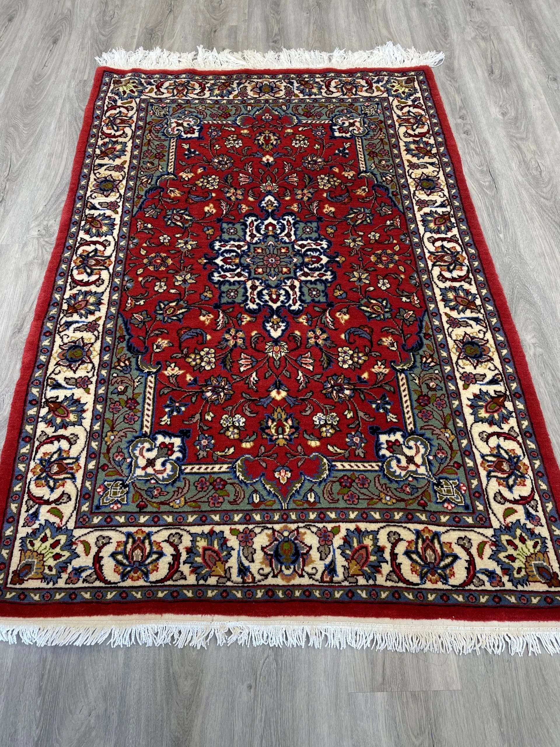 Sarough Wool Rug (3'6" x 5'2")