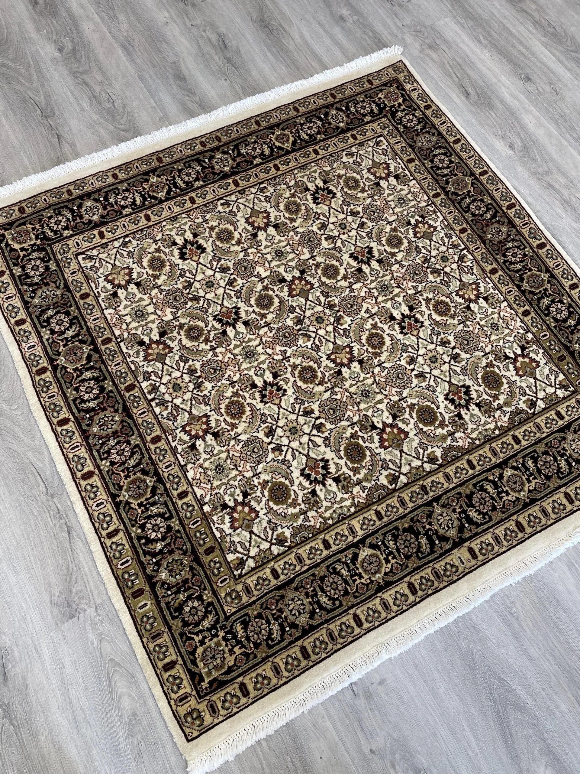 Indo Herati Wool Rug (4'1" x 4'1")