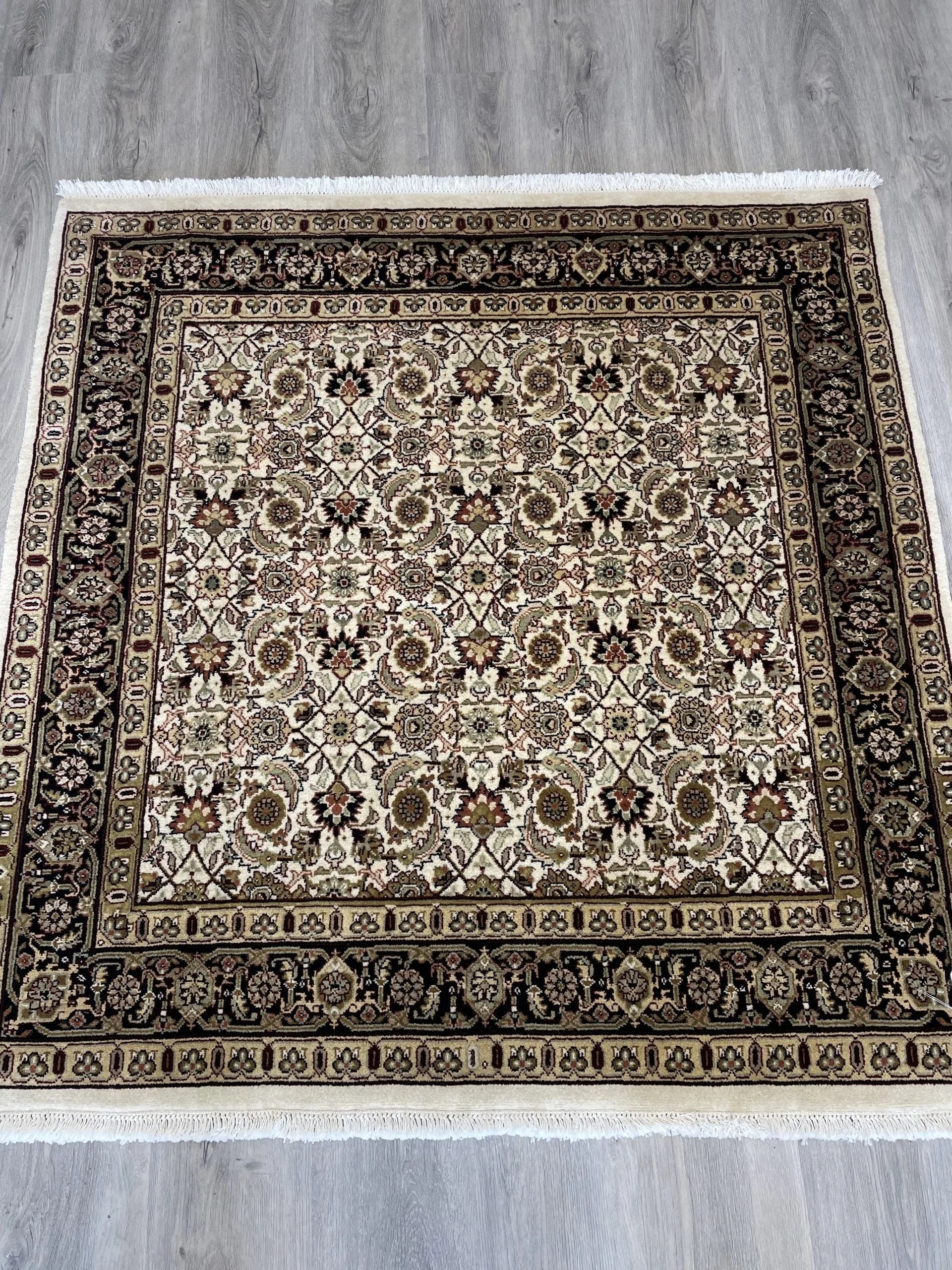 Indo Herati Wool Rug (4'1" x 4'1")