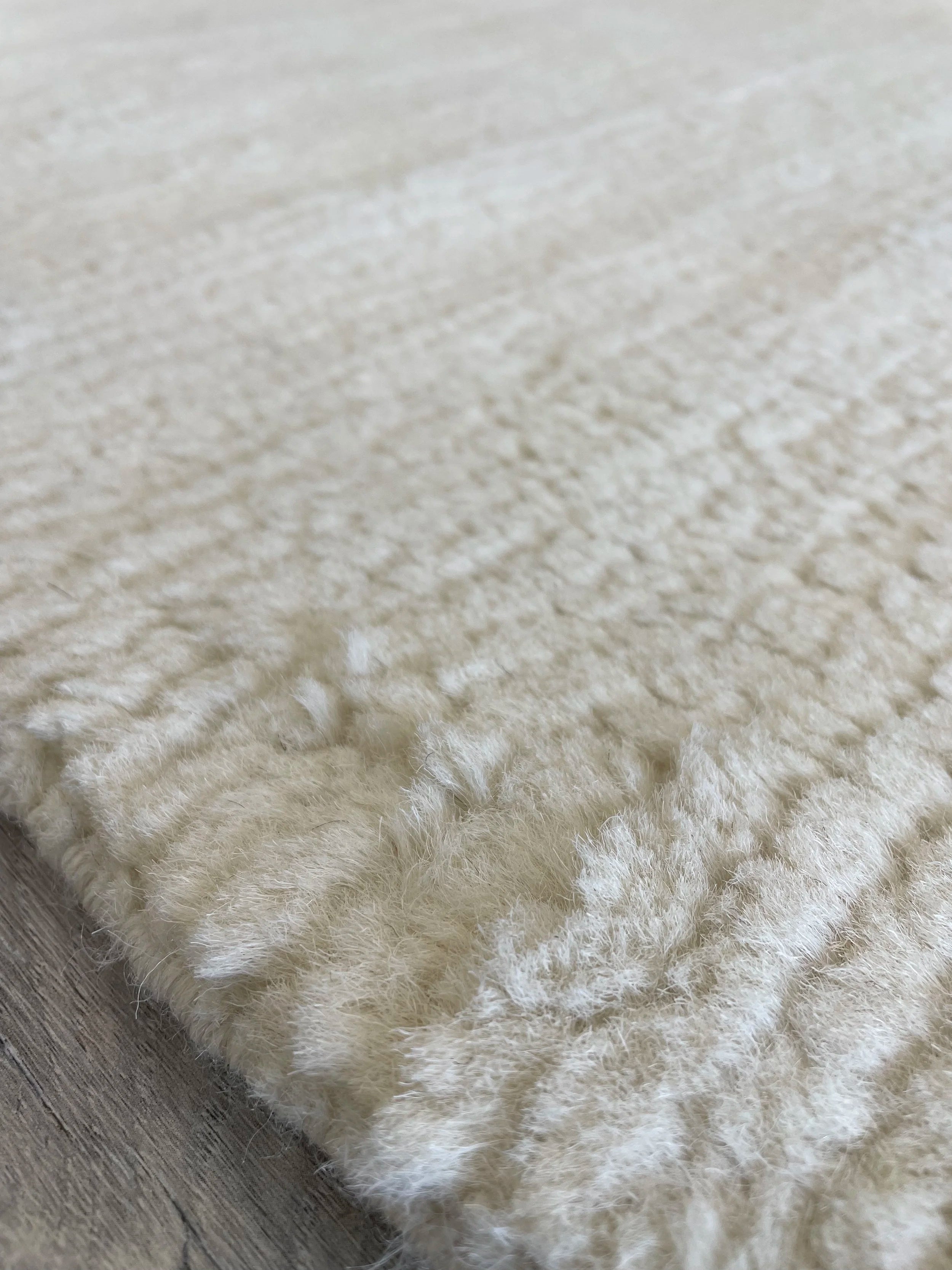 Nomad Collection Neutral Wool Rug (5’0” x 7’4”)