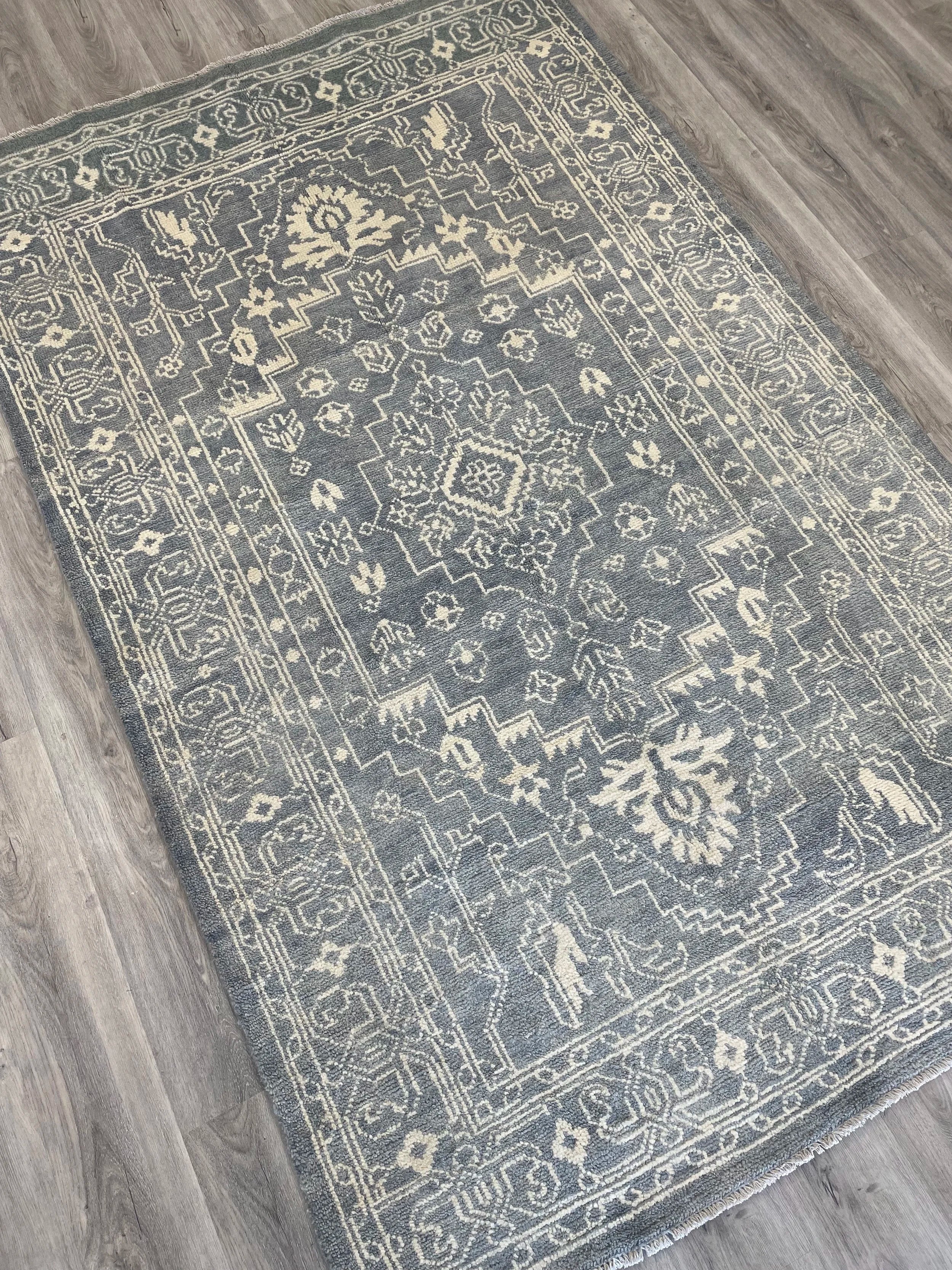 Heritage Collection Wool Rug (5’0” x 8’0”)
