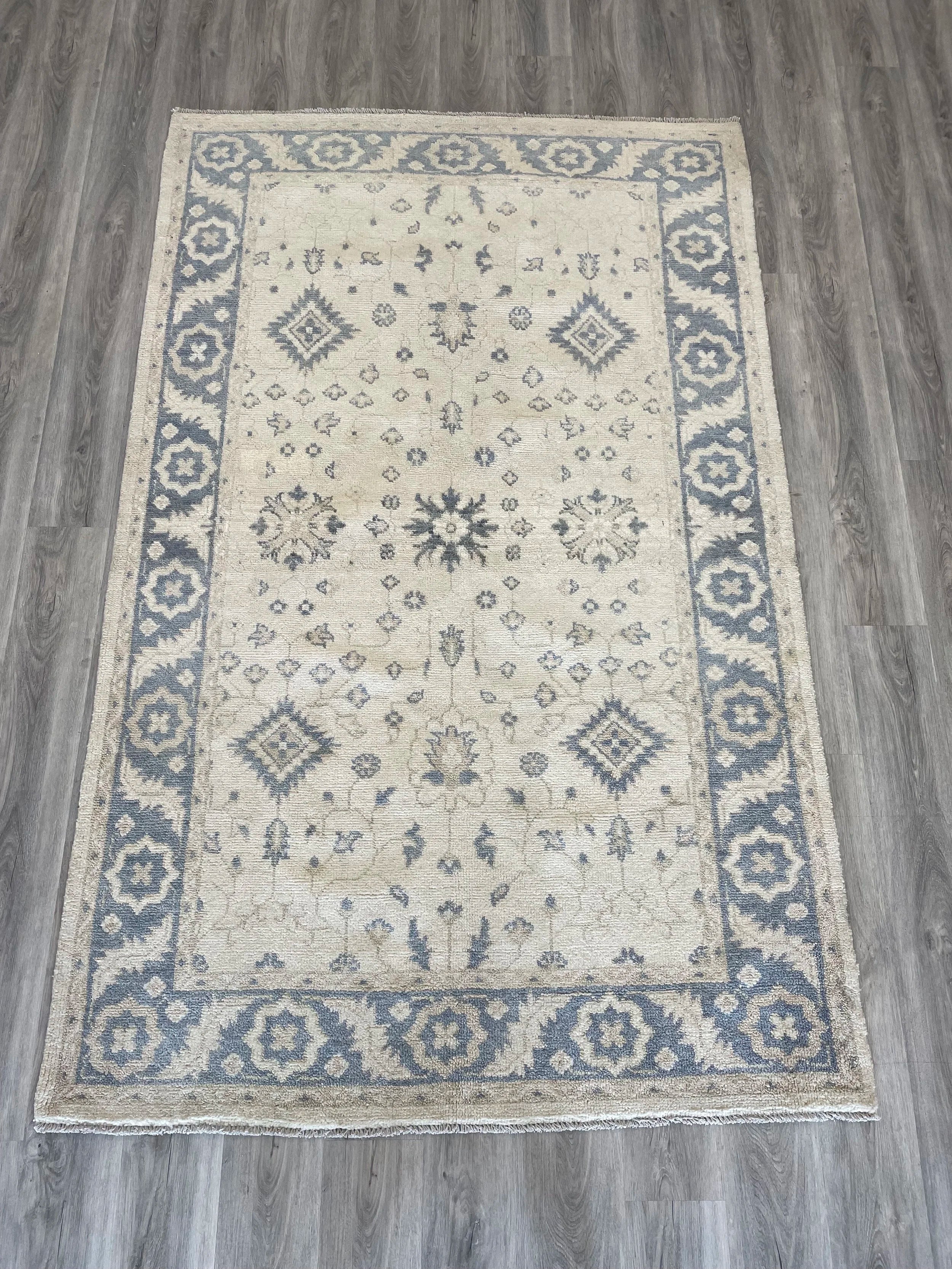 Heritage Collection Wool Rug (5’0” x 7’10”)