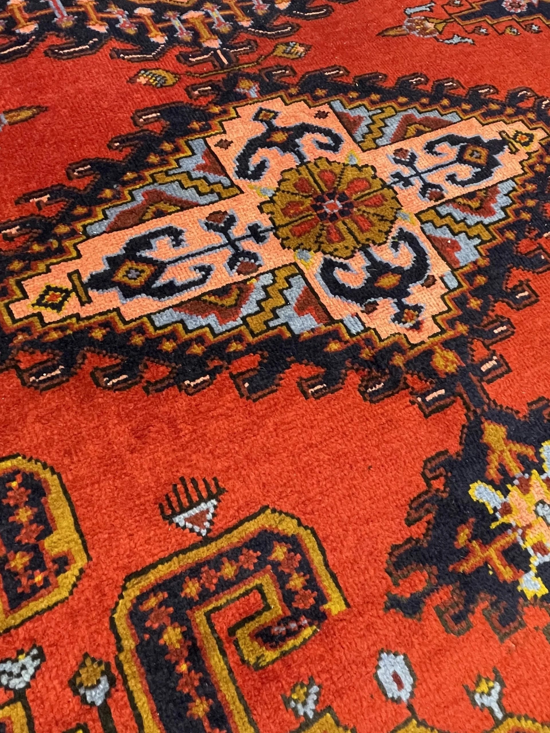 Viss Tribal Wool Rug (6'9" x 9'4")