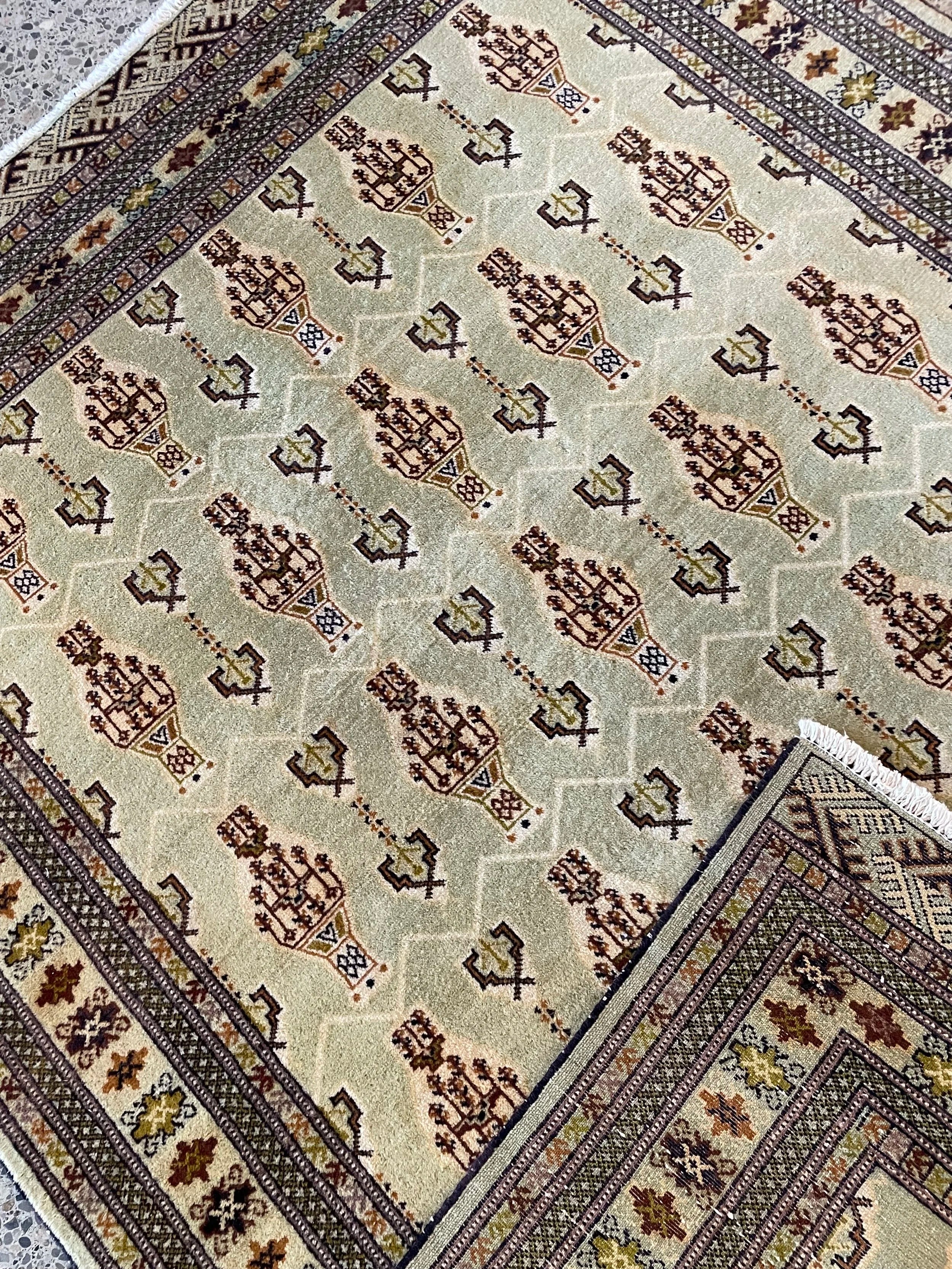 Fine Turkoman Wool Rug (4'3" x 5'8")