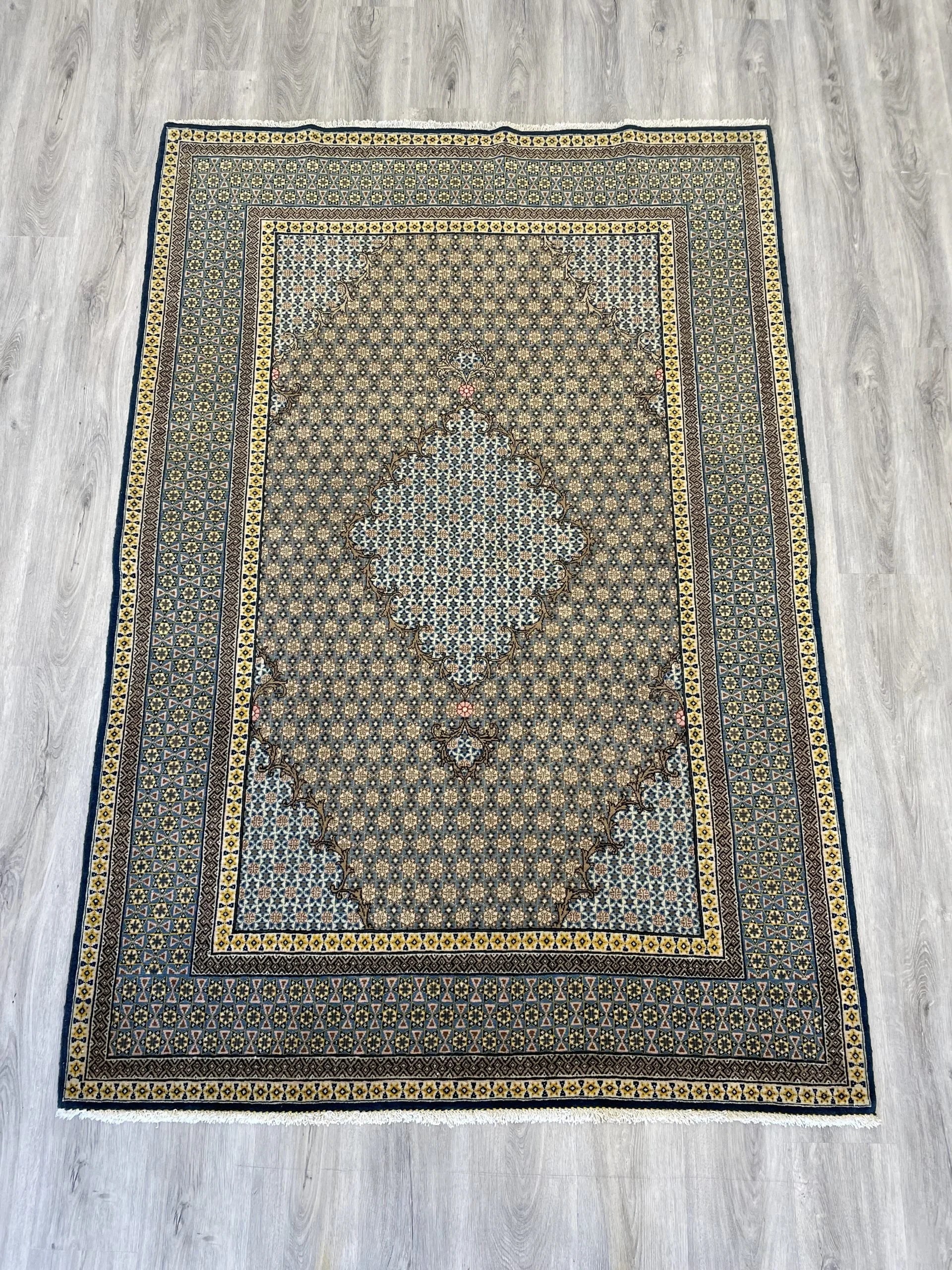 Qum Semi-Antique Wool Rug (4'8" x 6'10")