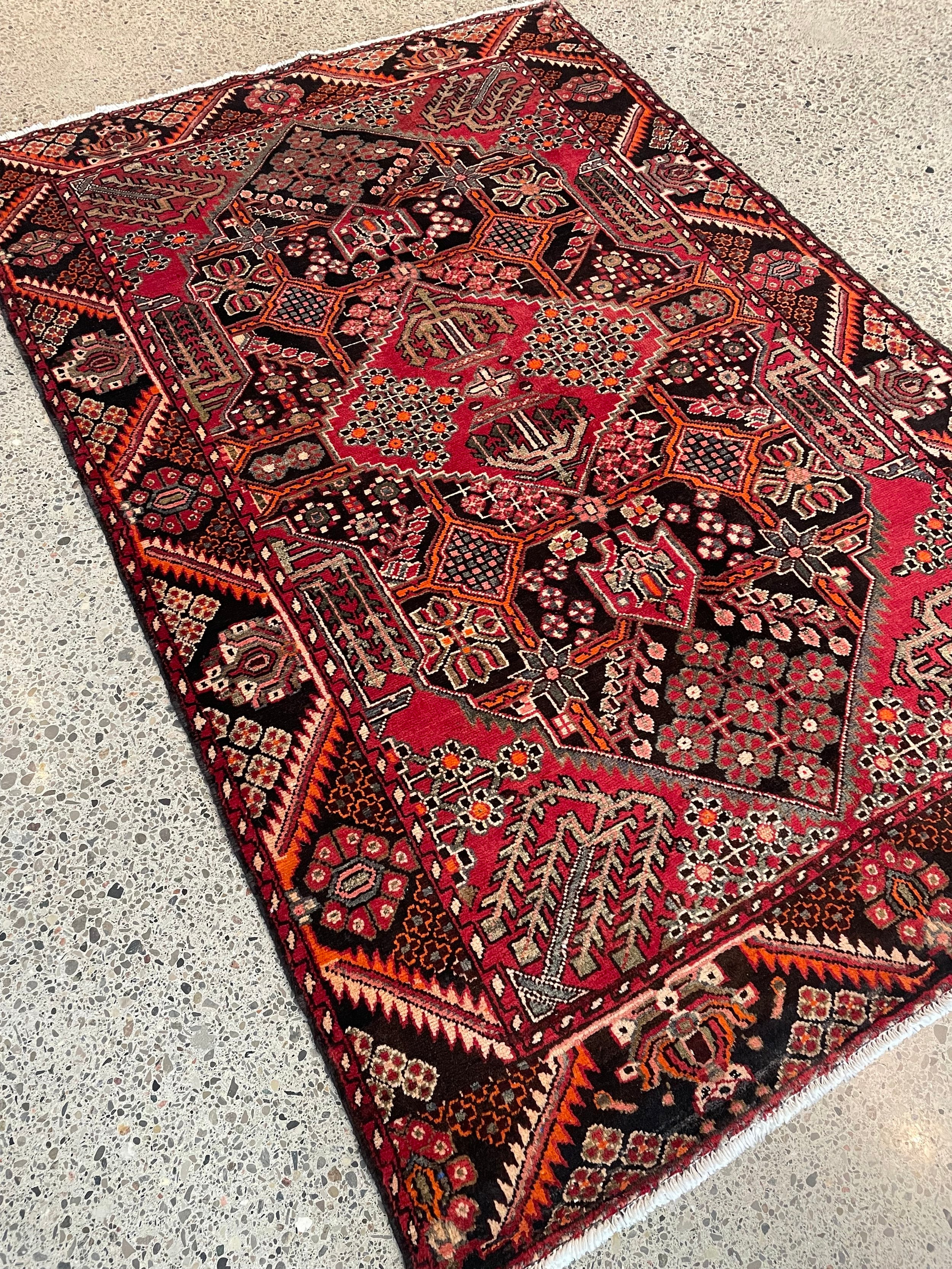 Saveh Tribal Wool Rug (4'6" x 7'1")