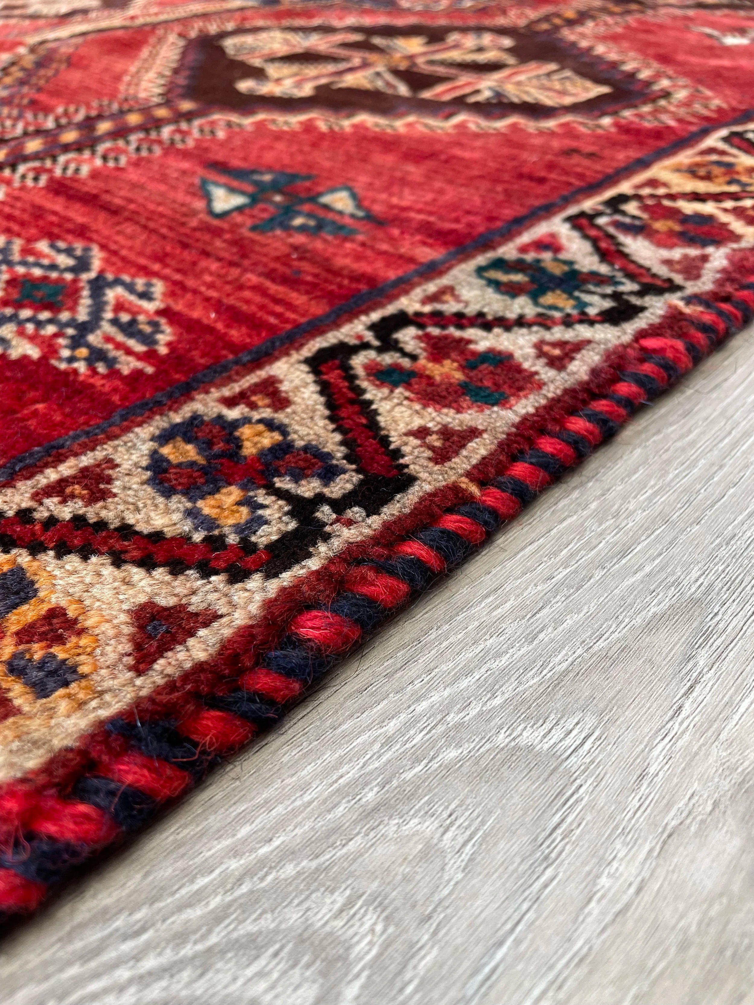 Shiraz Vintage Wool Rug (3'10" x 6'4")