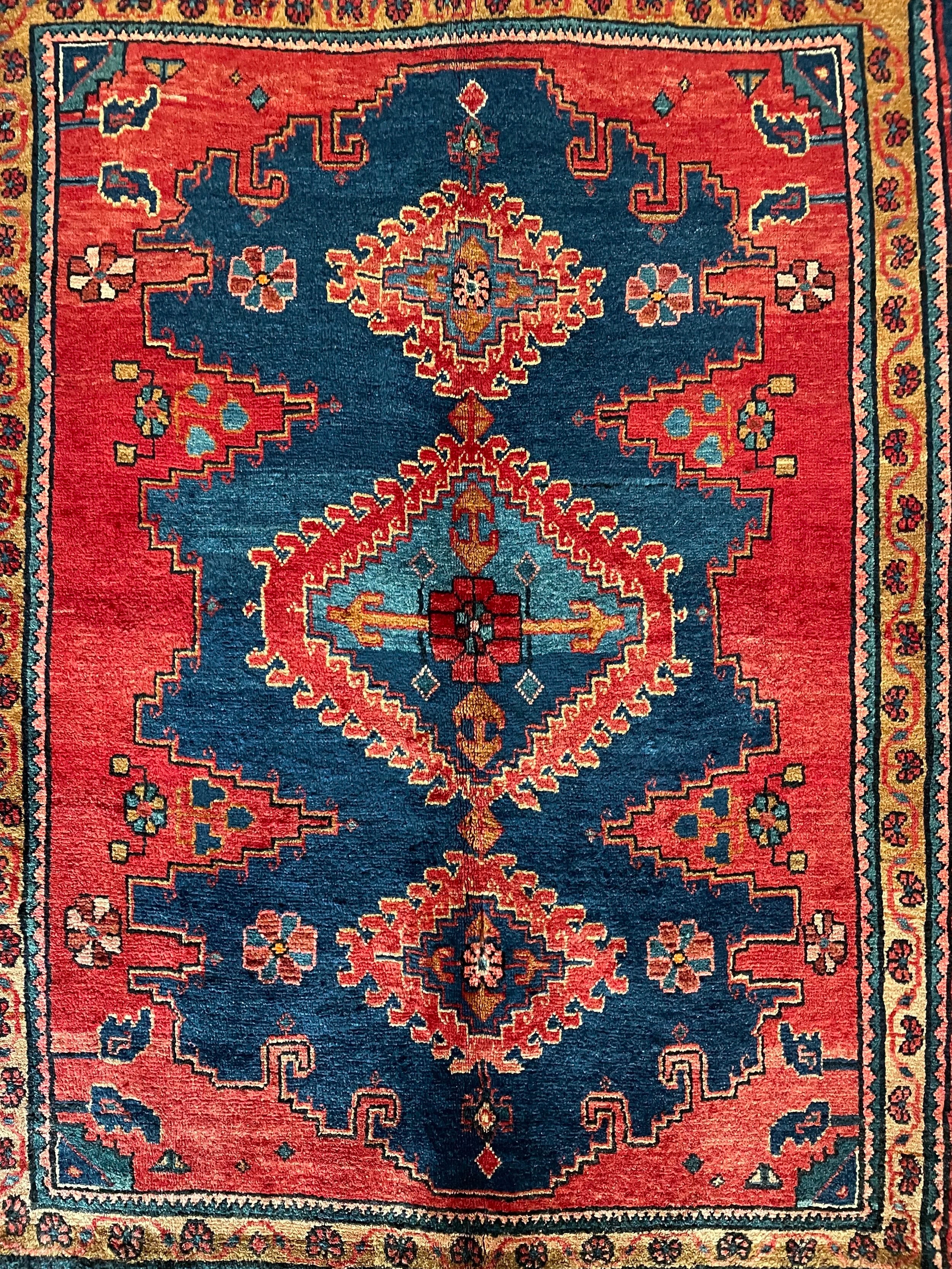 Viss Tribal Wool Rug (3'10" x 5'0")