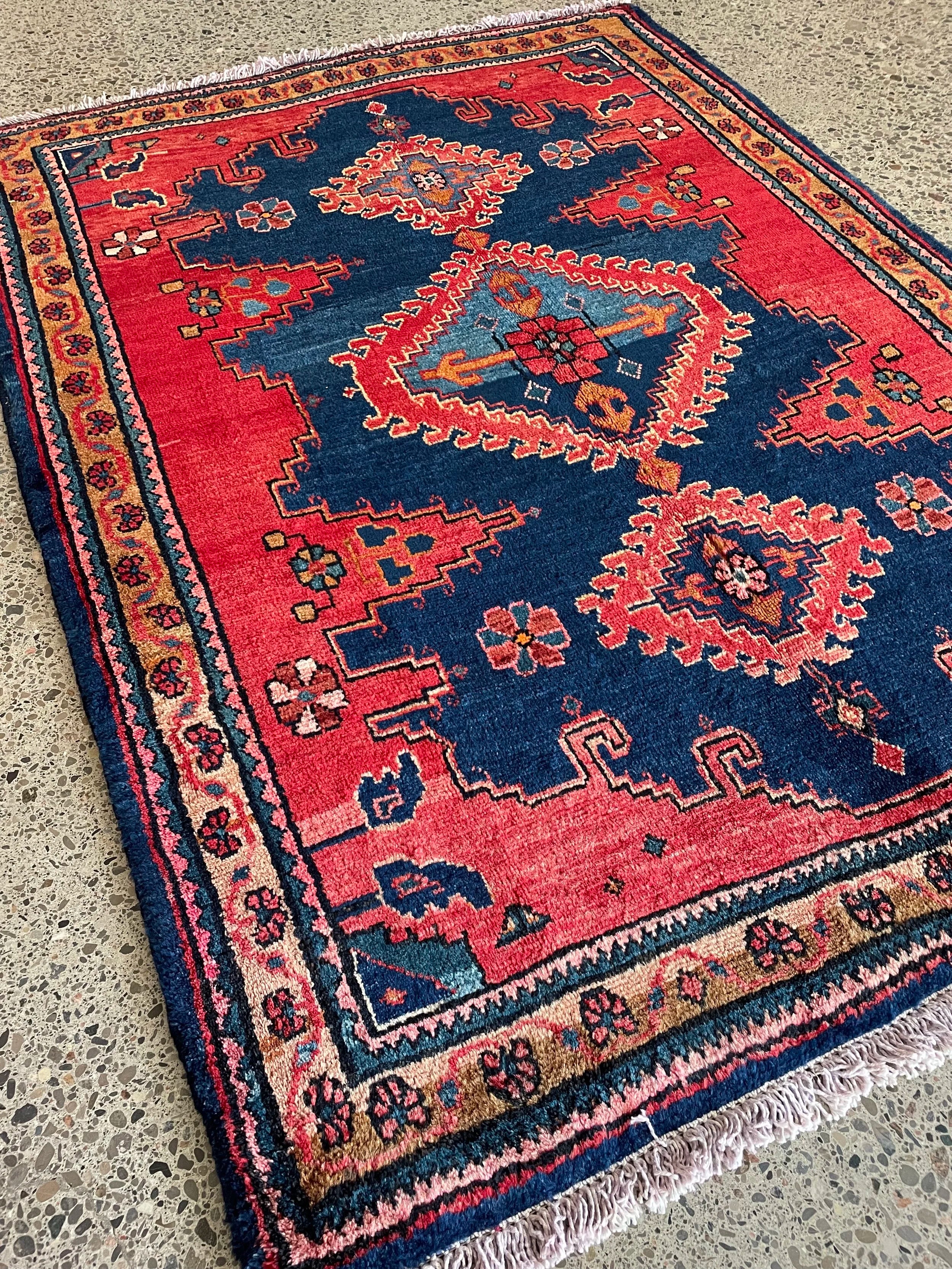 Viss Tribal Wool Rug (3'10" x 5'0")
