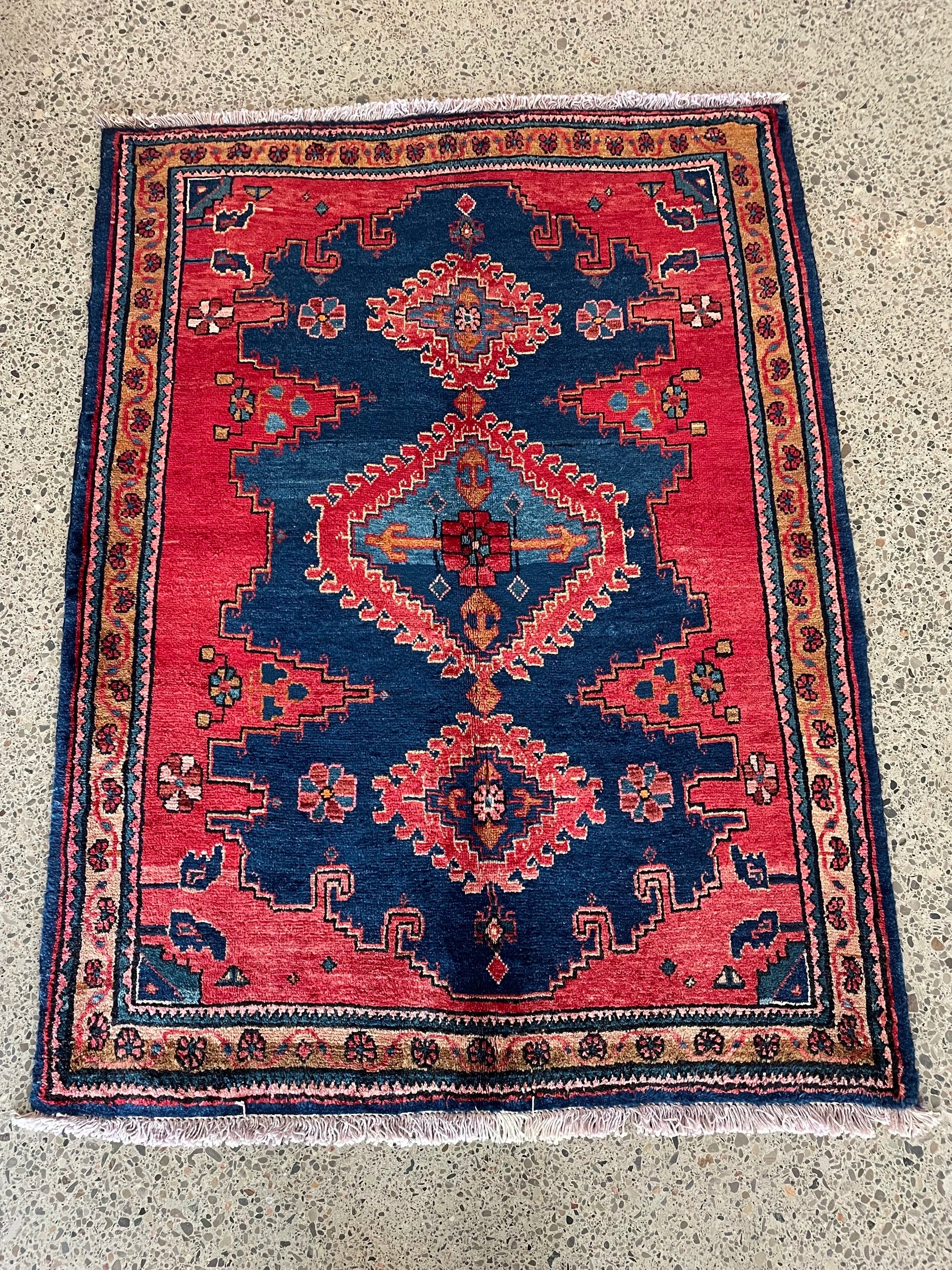 Viss Tribal Wool Rug (3'10" x 5'0")