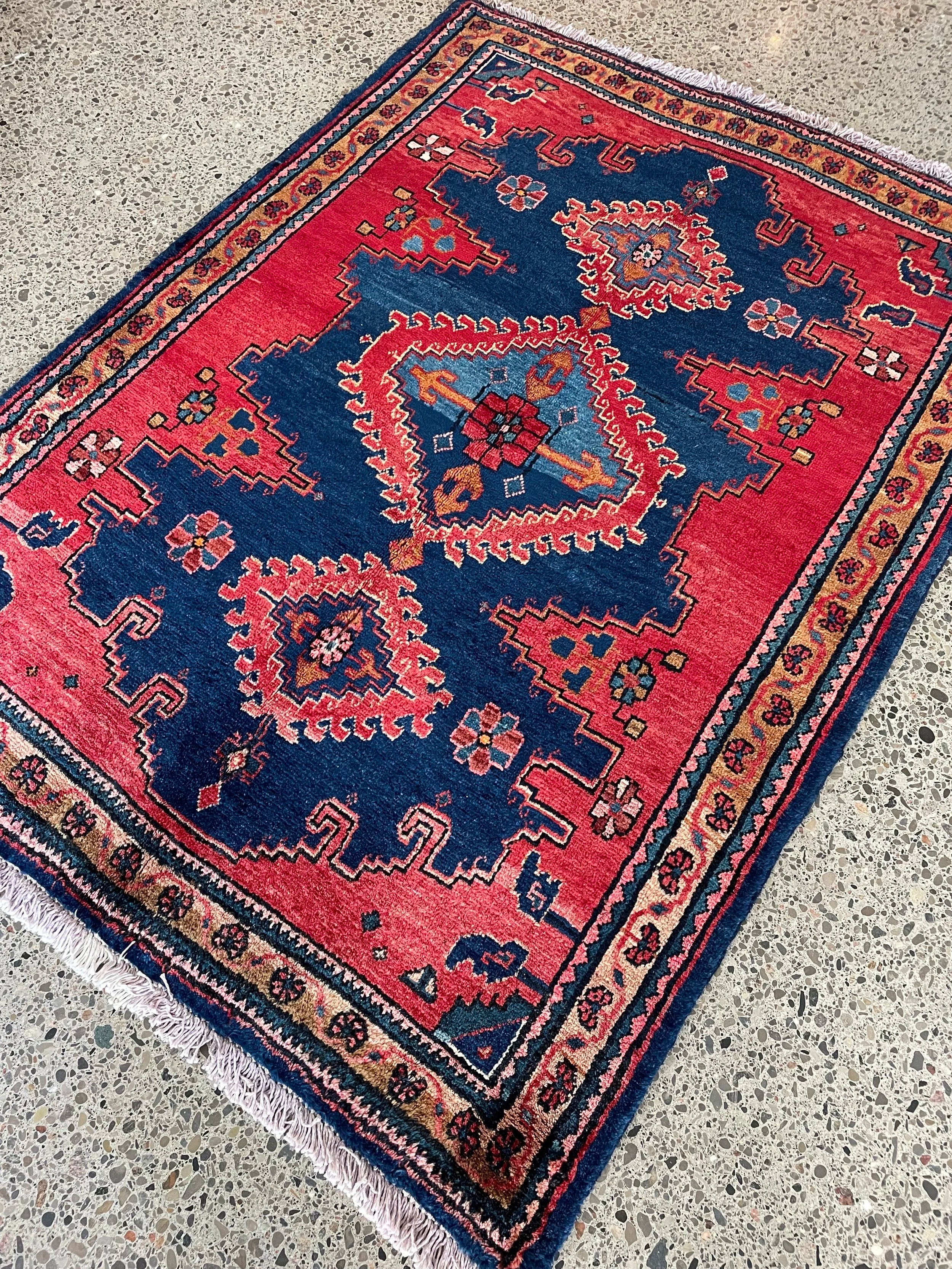 Viss Tribal Wool Rug (3'10" x 5'0")