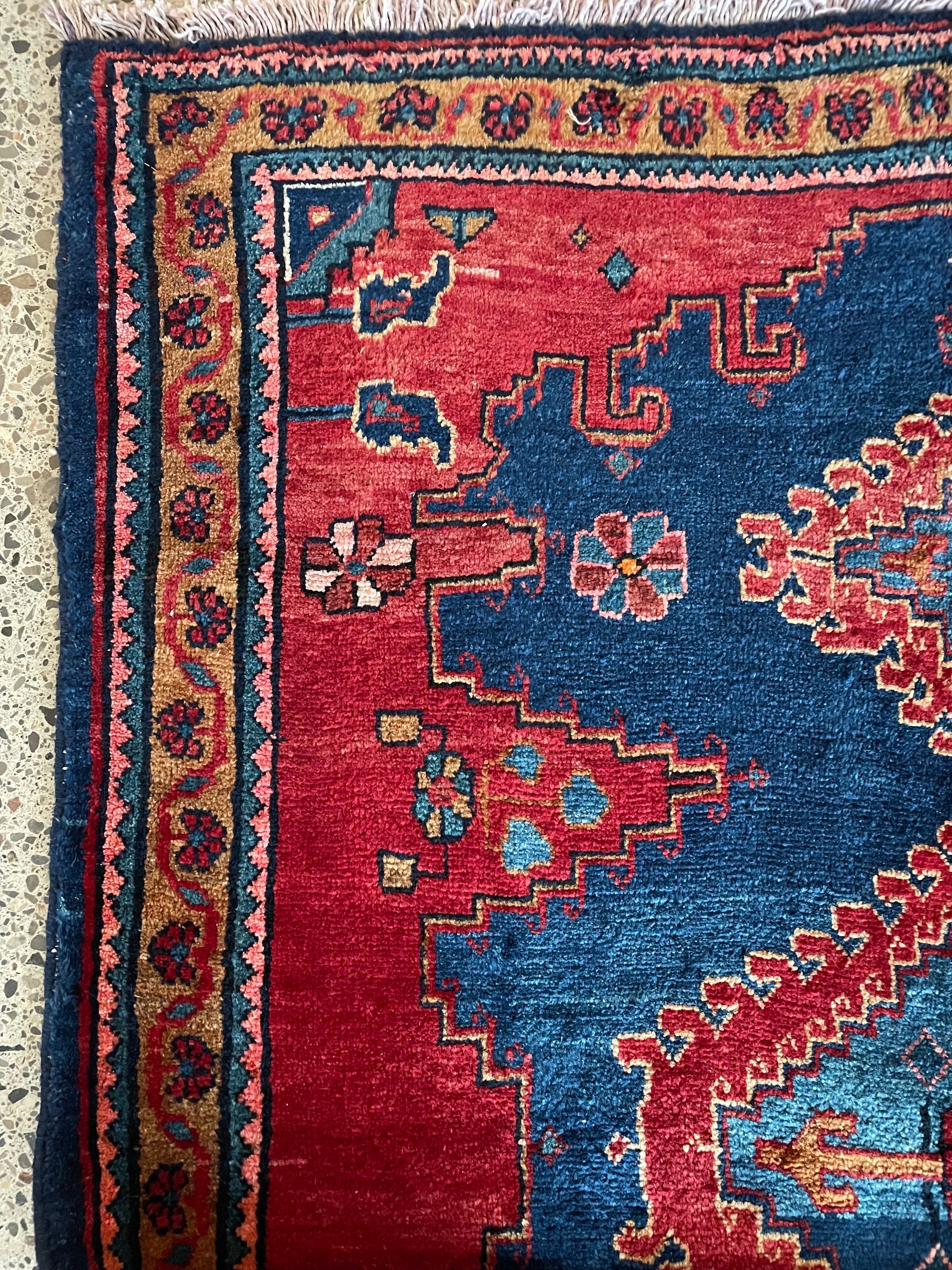 Viss Tribal Wool Rug (3'10" x 5'0")
