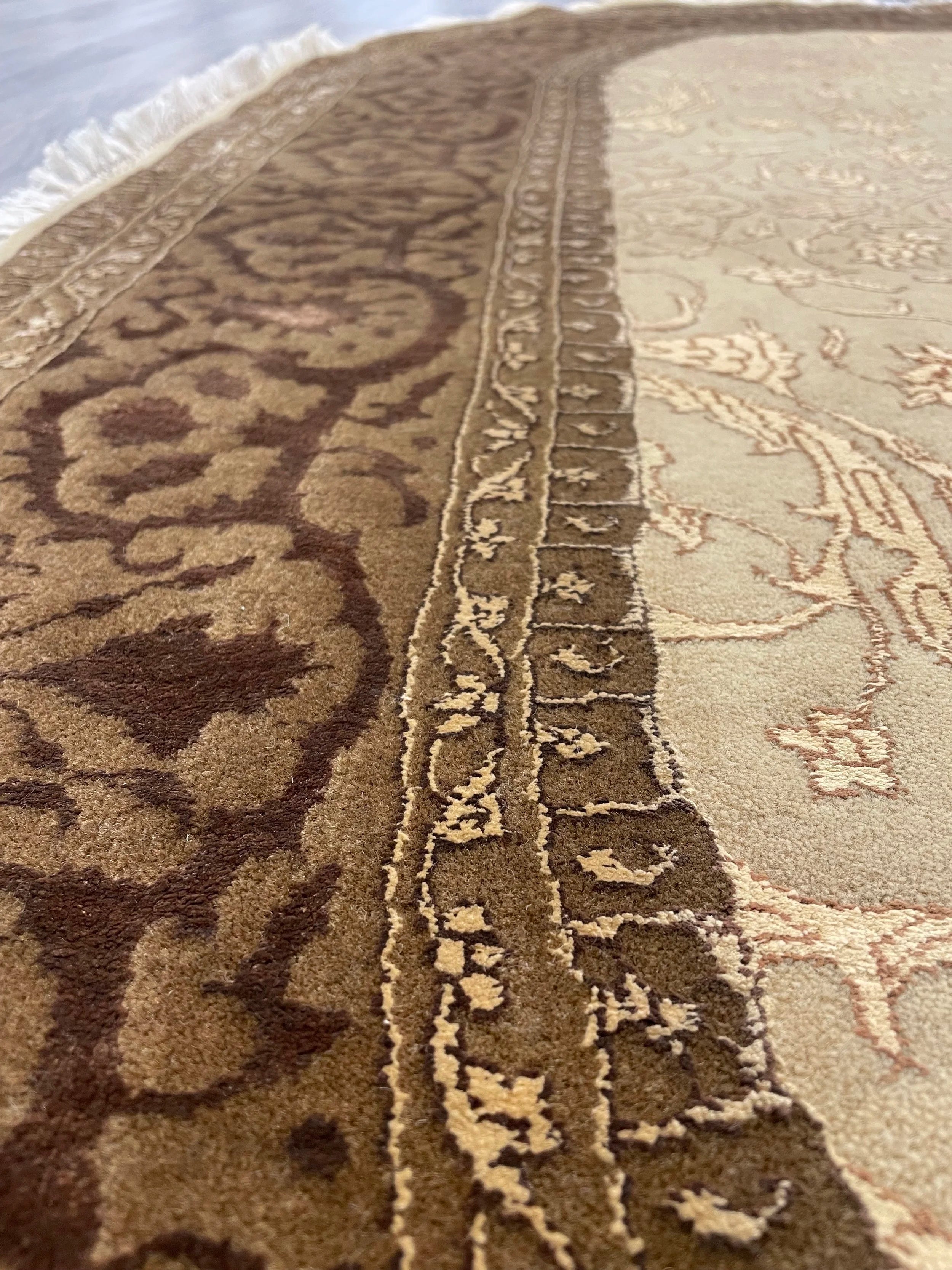 Tabriz Design Oval Wool Rug (5'6" x 7'6")