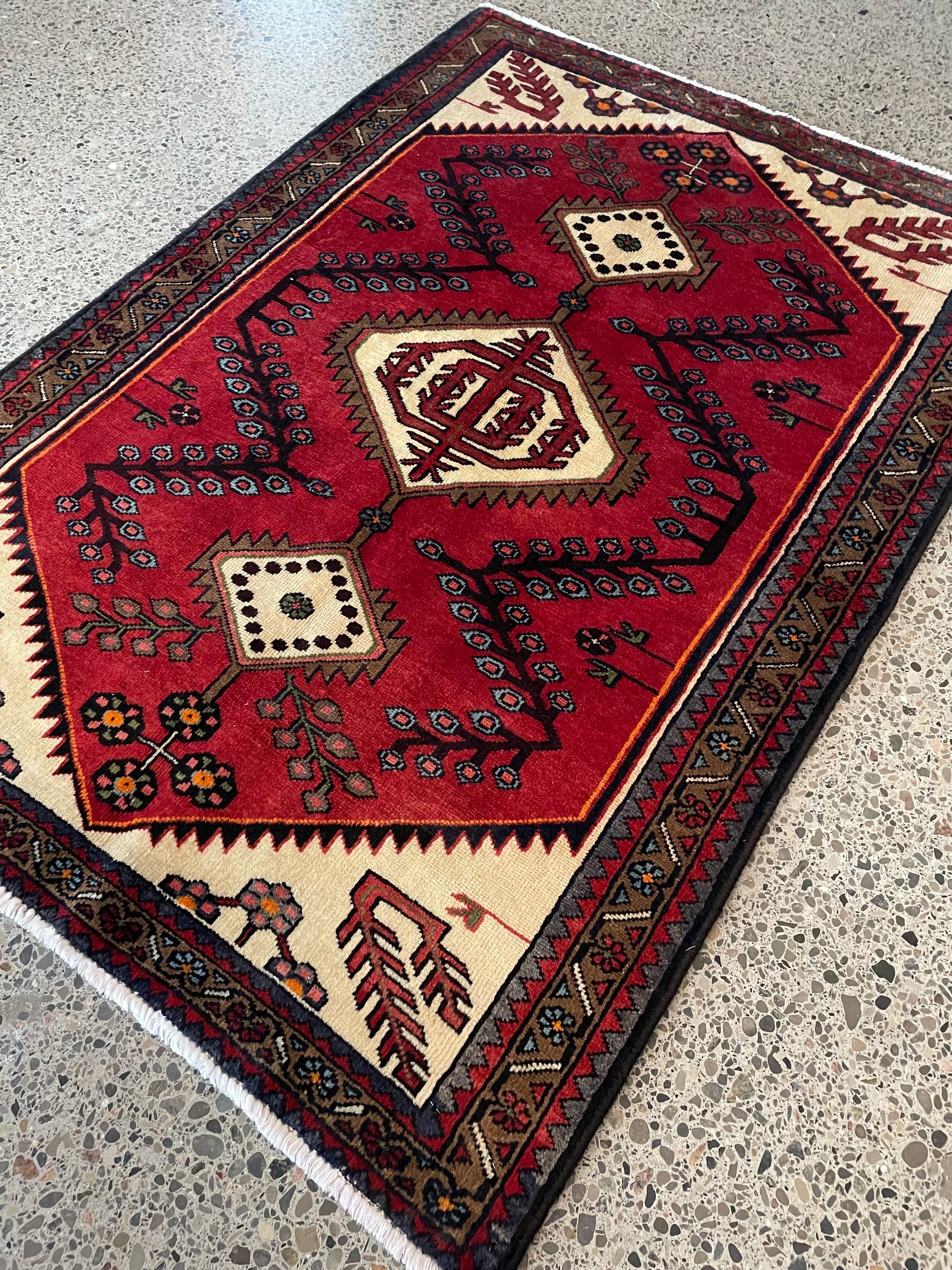 Saveh Wool Rug (3'8" x 5'2")