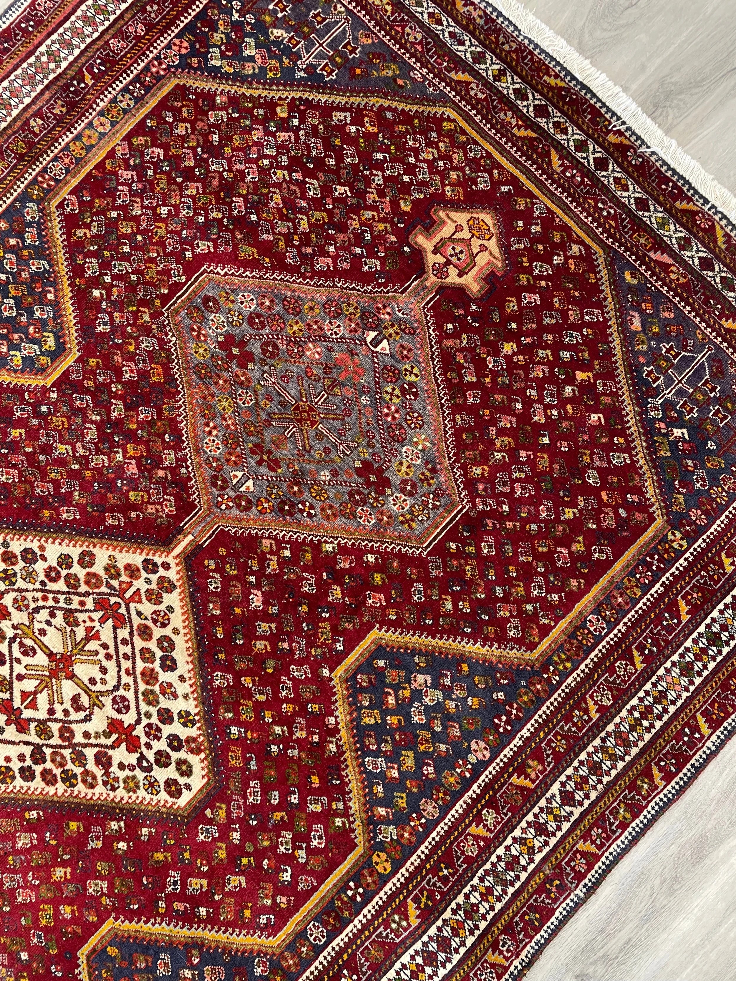 Qashqai Vintage Wool Rug (5'1" x 7'11")